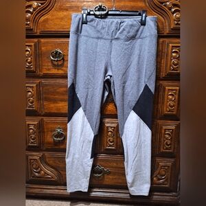 Athletic Works Gray and Black Colorblock Leggings Size XL
